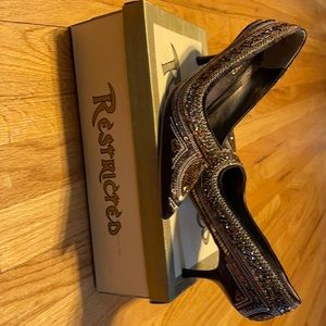 Restricted: brown Delhi Pump size 8